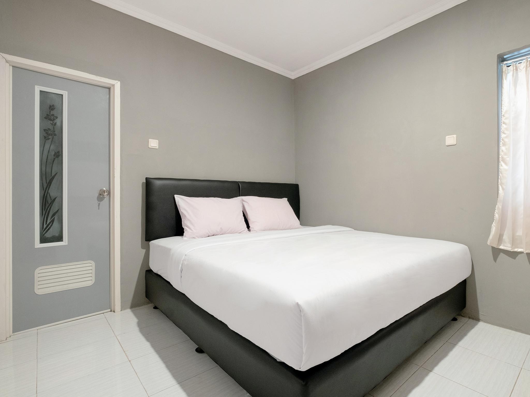 Hotel Crown Near Tugu Mitra Reddoorz Yogyakarta