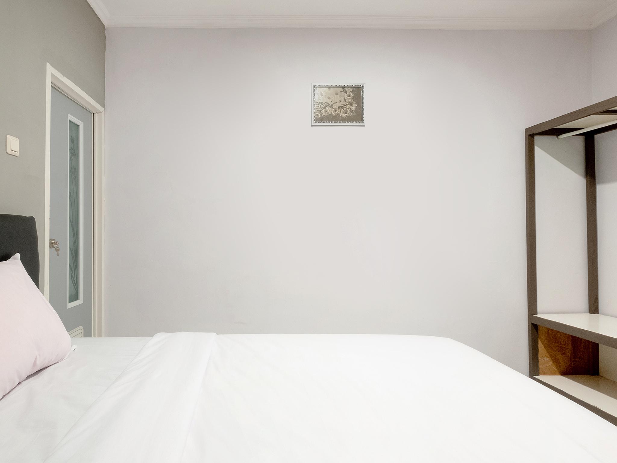 Crown Near Tugu Mitra Reddoorz Hotel 2*