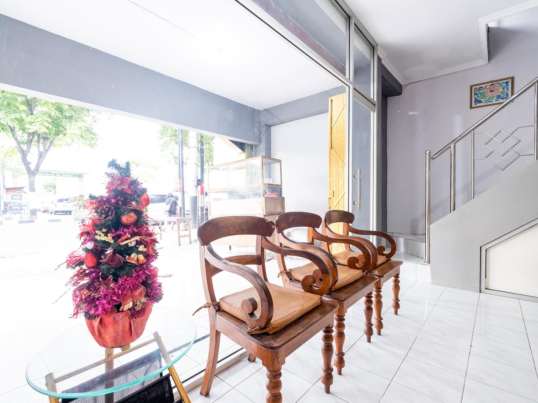 Crown Near Tugu Mitra Reddoorz Hotel Yogyakarta